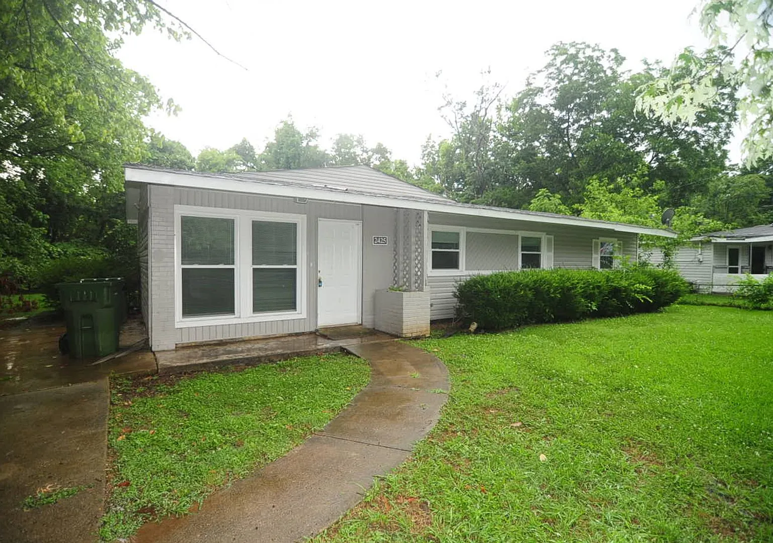 Large House on Quiet Street — Photo 1