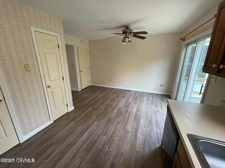 517 Meadow Ln — Photo 4
