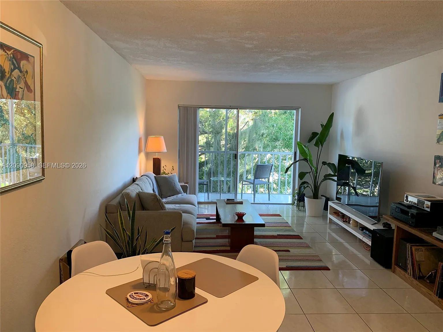 Gold Coast Condo — Photo 2
