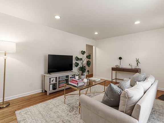 3rd image of 708 Lischey Ave