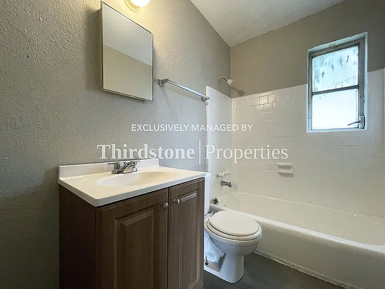 1437 W 26th St #4 — Photo 9