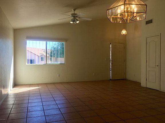 5th image of 929 N Silverleaf Oak Pl