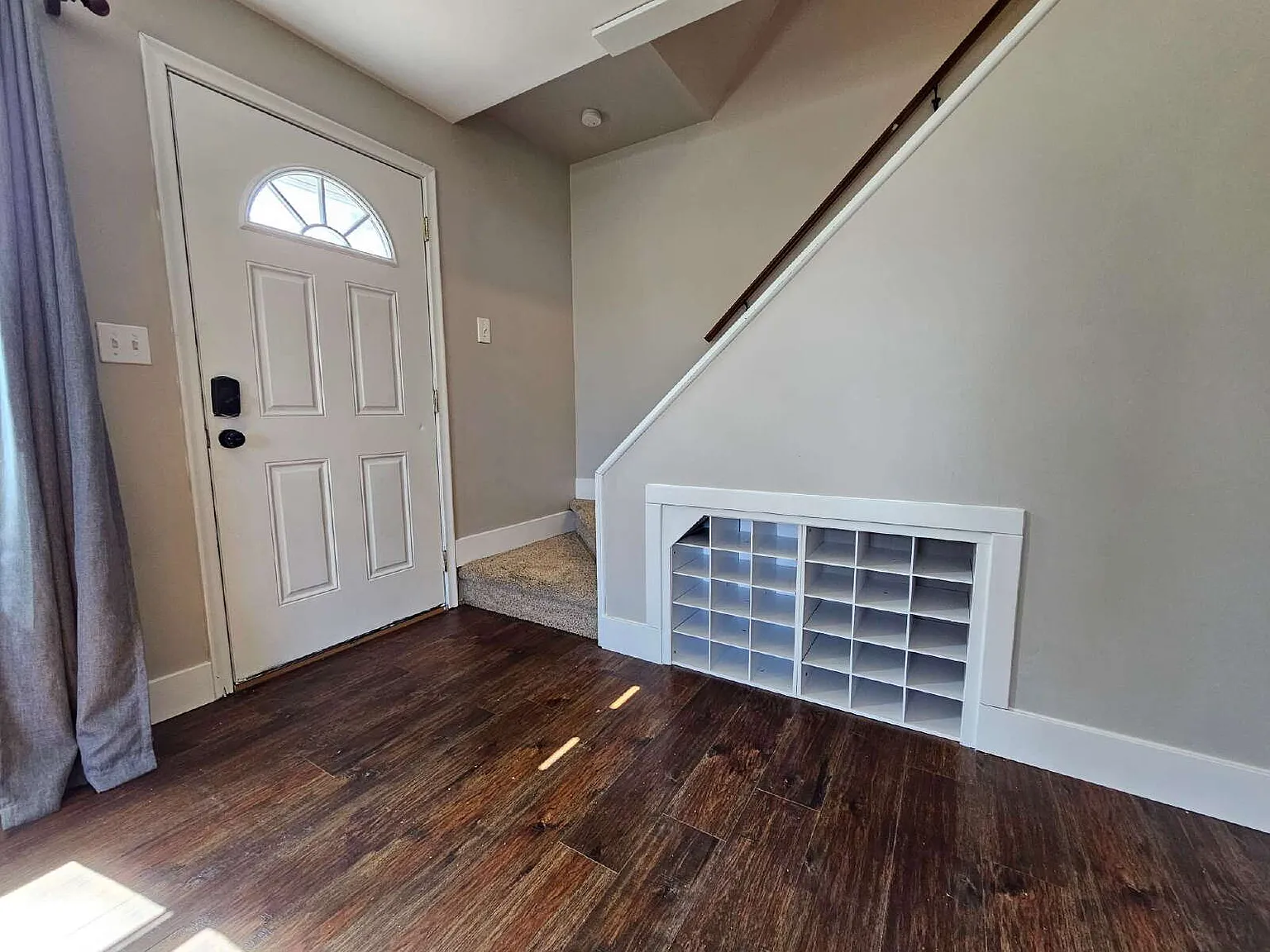 3 bed, 1.0 bath, 1208 sqft, $2,095 — Photo 3
