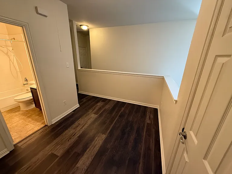 8732 Manhattan Ave — Photo 16