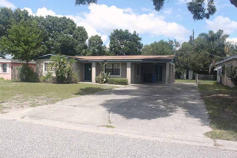 1st image of 2811 W Kenmore Ave