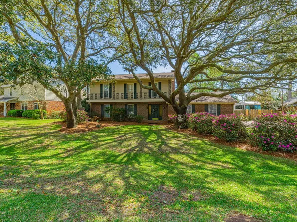 256 Yacht Club Dr, Fort Walton Beach, FL 32548