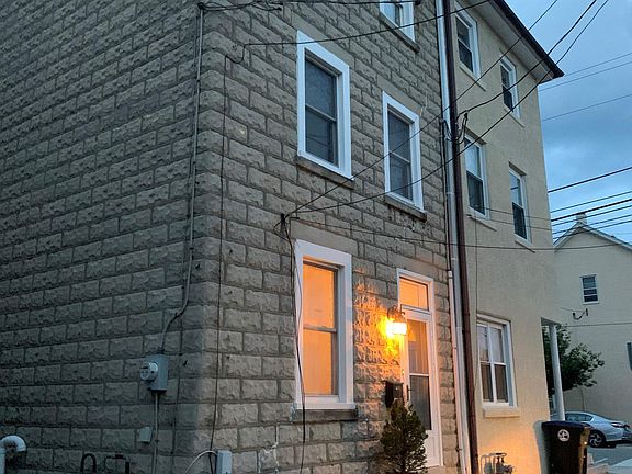 2nd image of 202 W 6th Ave