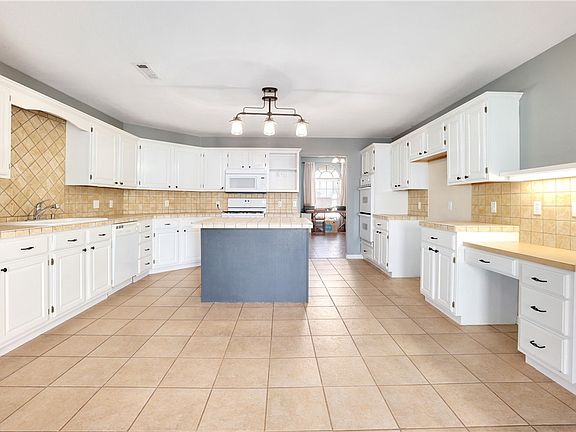 2nd image of 2608 Cortney Cir