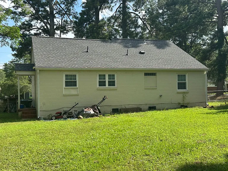 523 Hilltop Dr — Photo 3