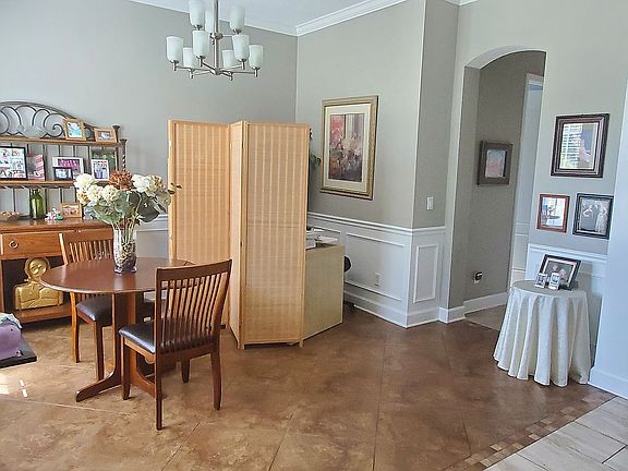 Flex room off front entry