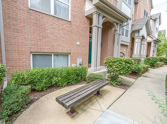 4th image of 1137 N Claremont Dr #0