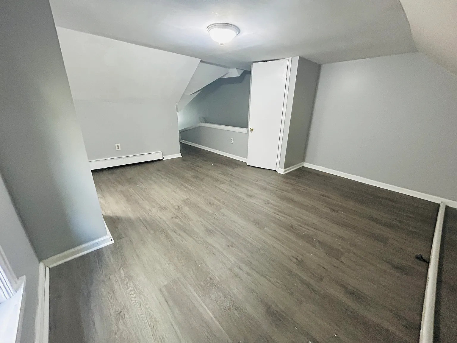 3 bed, 1000 sqft, $2,200 — Photo 3