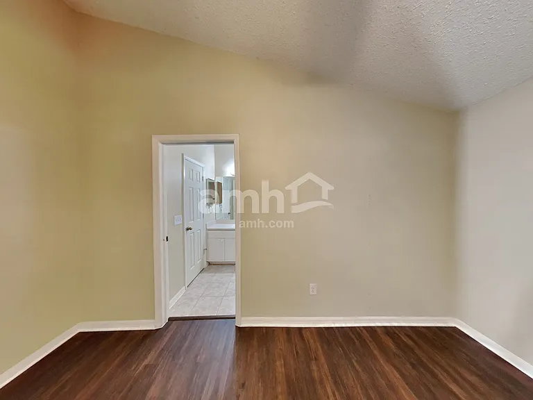 22747 Saint Thomas Cir — Photo 8