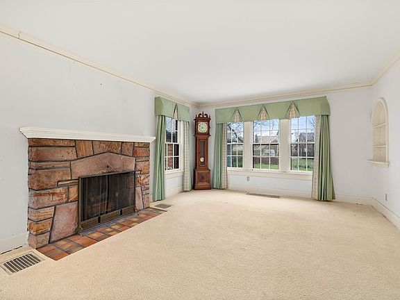 3rd image of 469 Crescent Rd