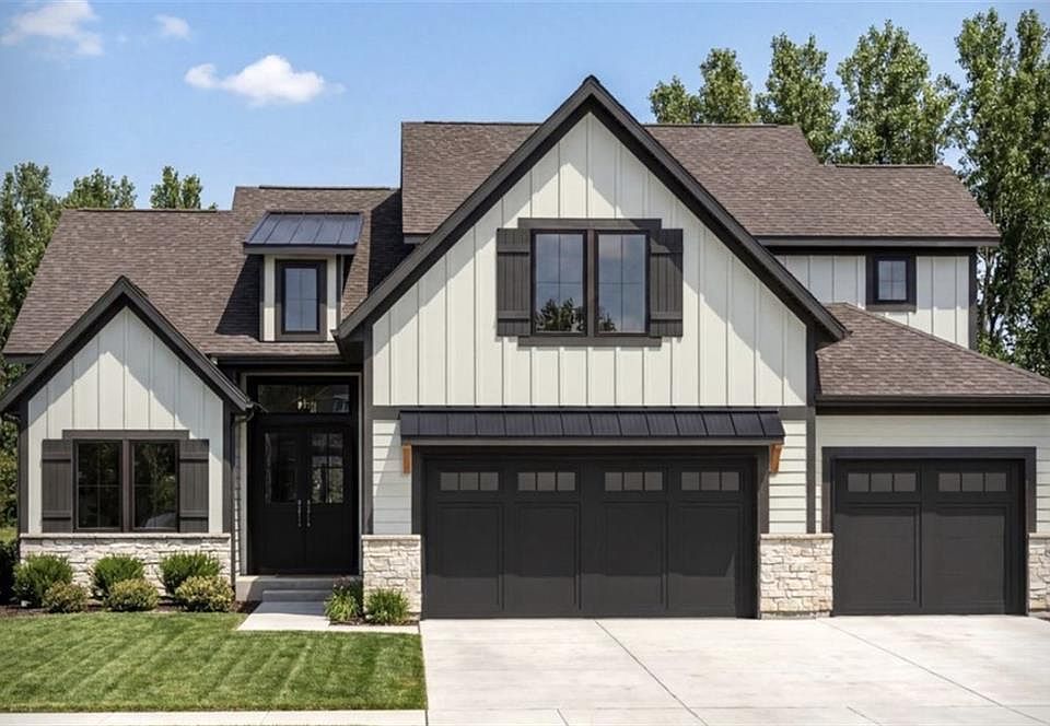1st image of 18481 Mohawk Ln