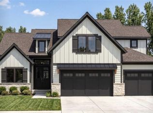 18481 Mohawk Ln, Overland Park, KS 66085