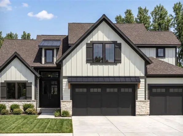 18481 Mohawk Ln, Overland Park, KS 66085