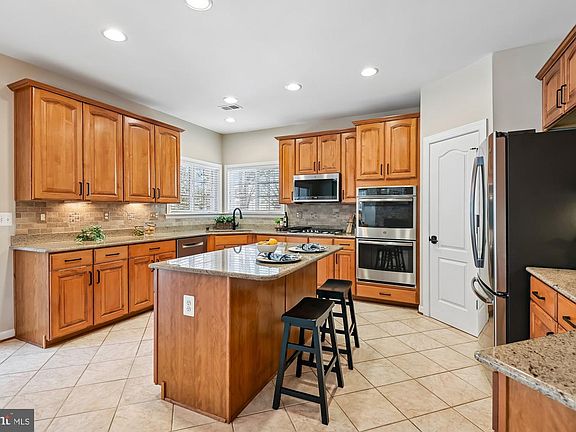 5th image of 614 Crawfords Ridge Rd