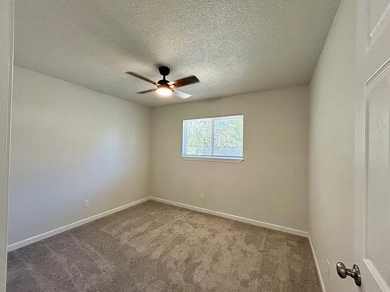 210 SW 142nd Ave — Photo 20