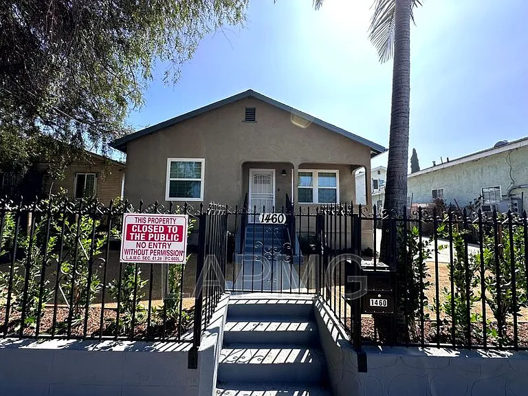1460 Ricardo St — Photo 2