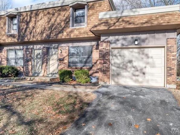 2499 Dordogne Dr, Maryland Heights, MO 63043