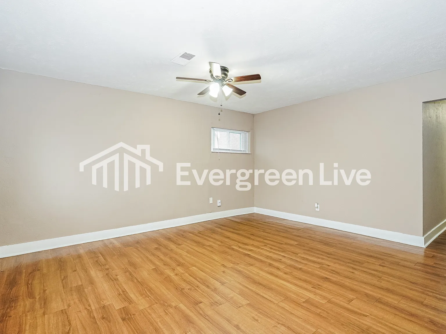 3 bed, 1.0 bath, 990 sqft, $1,295 — Photo 3