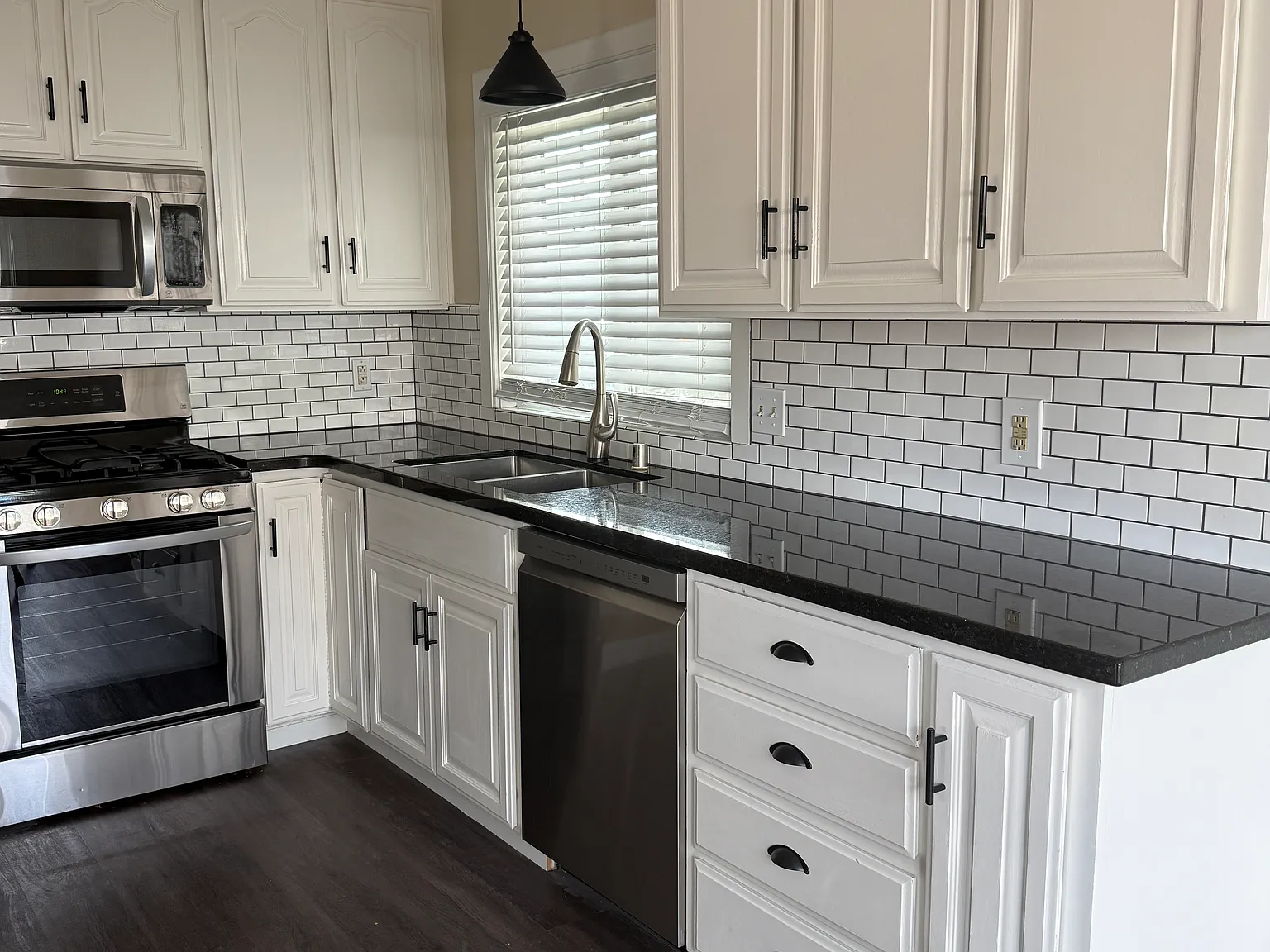 4 bed, 1350 sqft, $4,300 — Photo 4