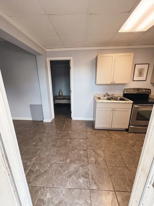 1 bed, 1.0 bath, $750 — Photo 2