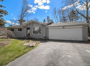 505 Penny Lake Rd, Wolverine Lake, MI 48390