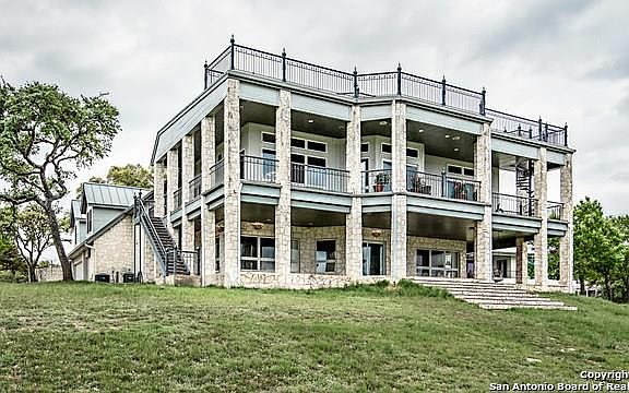 4th image of 220 Kingsbury