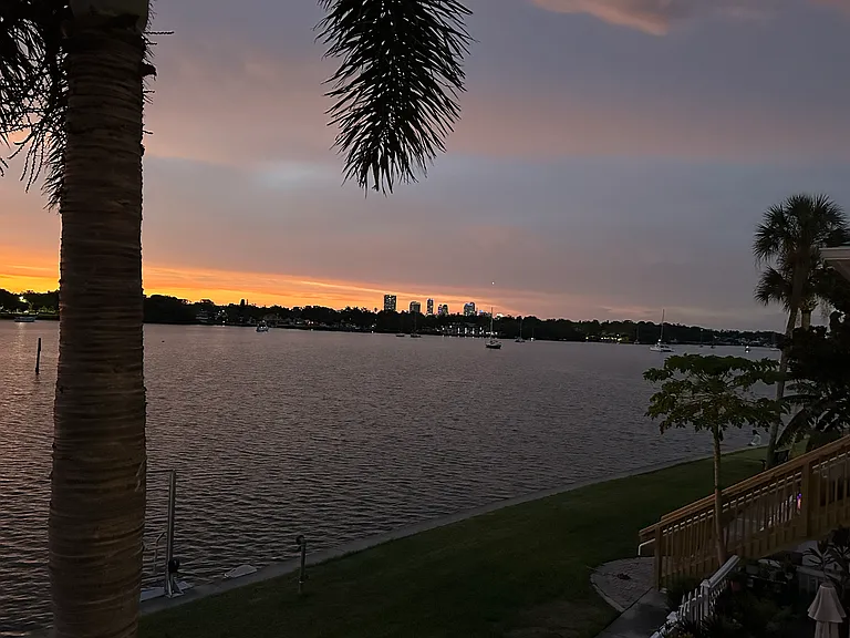 117 Pompano Dr SE #D — Photo 8