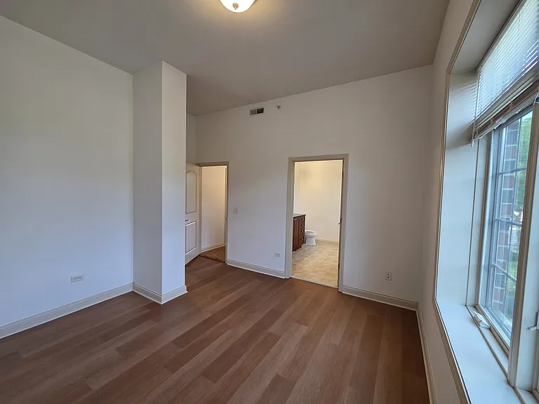 1033 Peterson Ave #308 — Photo 9