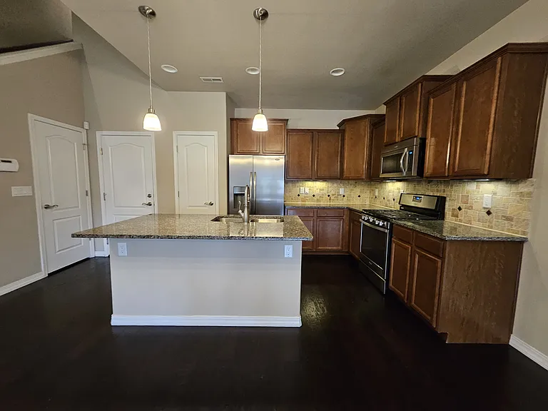 8817 Bella Flora Hts — Photo 2