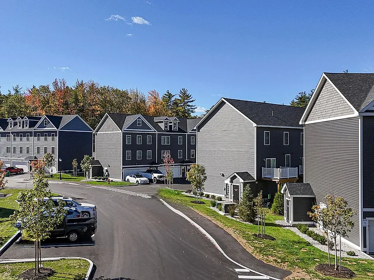 Bayberry Commons- 3 Bedroom 2.5 Bath Townhomes with 2 Car Garage — Photo 33