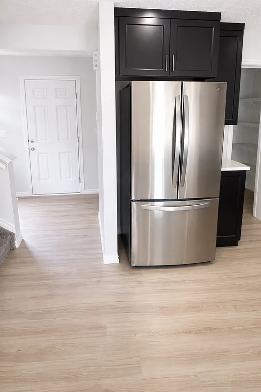 3 bed, 1.0 bath, $1,900 — Photo 3