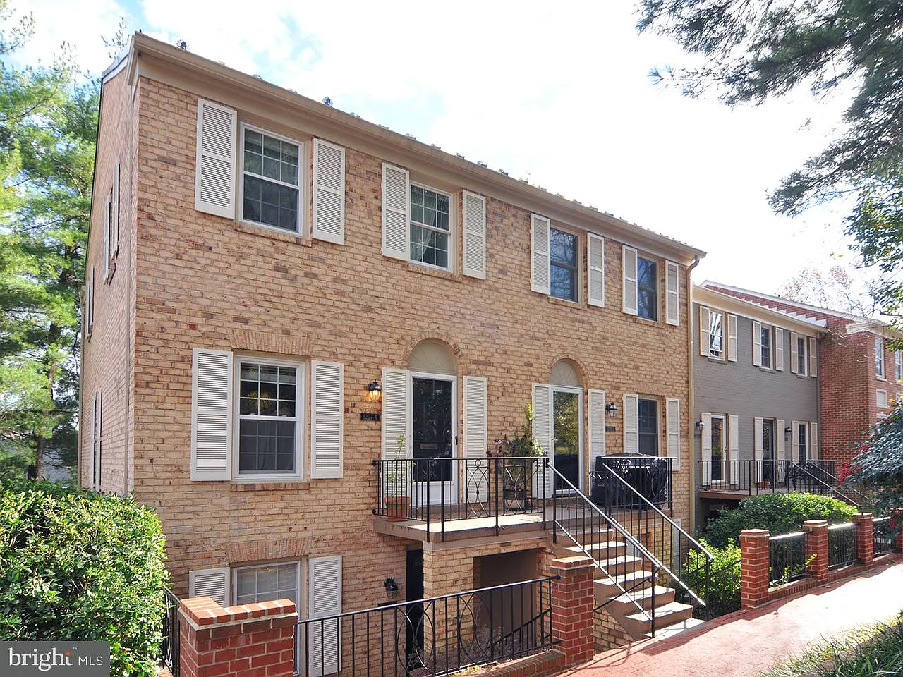 3227 Sutton Pl NW APT A photo 1