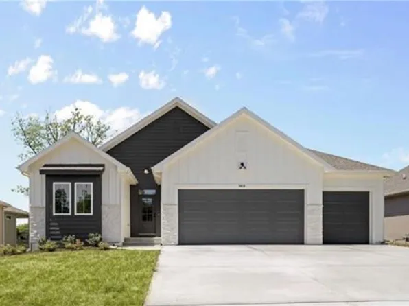 8607 Laramie St, De Soto, KS 66018