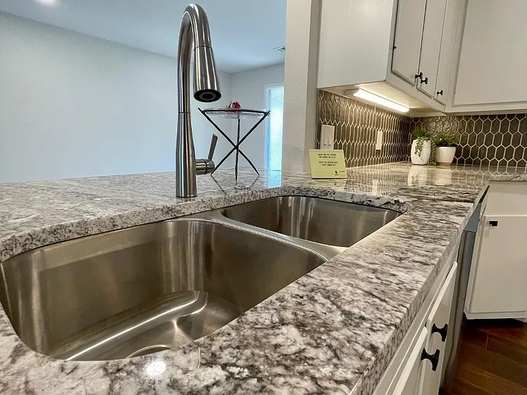 105 Montclair St — Photo 10