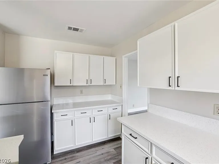204 Breeze St — Photo 8