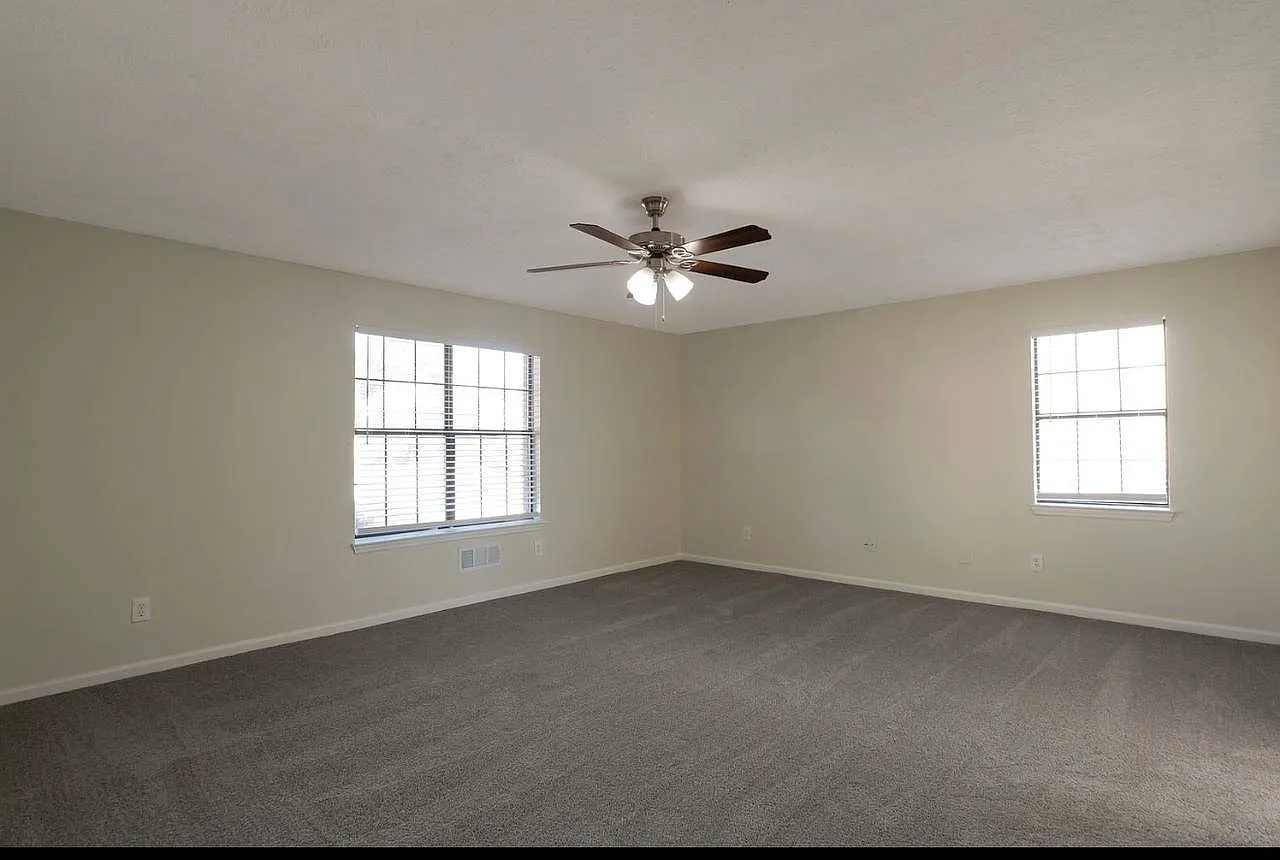 3 bed, 1.5 bath, 2138 sqft, $600 — Photo 1