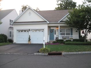 8 Appleby Dr, Helmetta, NJ 08828