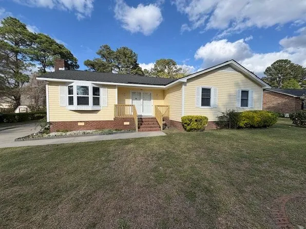 207 Singletree Dr, Greenville, NC 27834