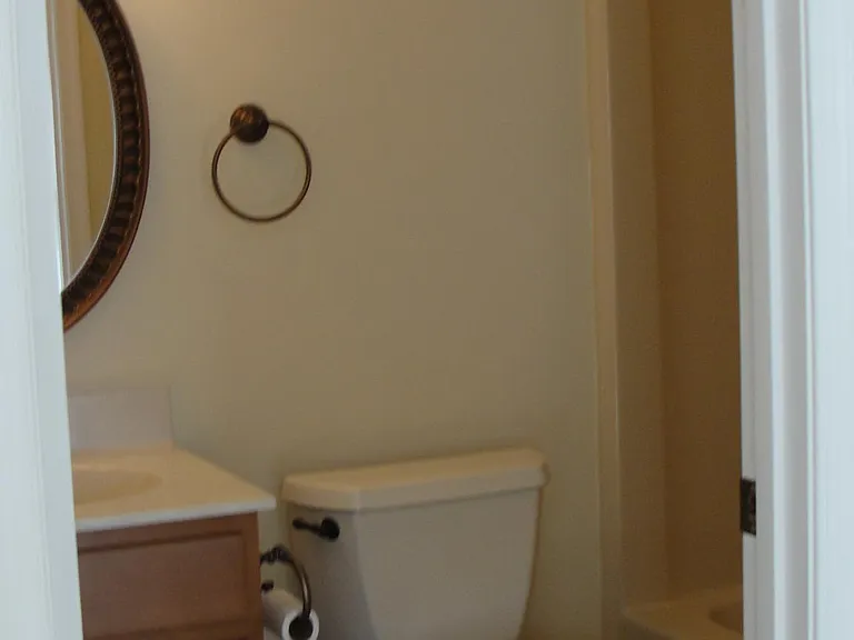 2nd Floor-Front Bedroom Suite with private Bath, tub/shower