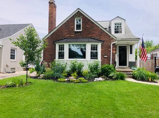372 Ridgemont Rd, Grosse Pointe Farms, MI 48236