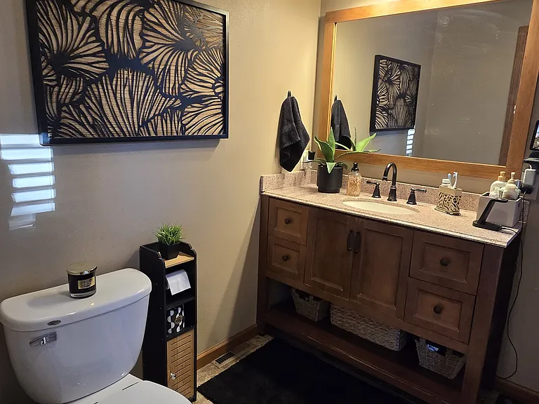 338 Lake Dr — Photo 8