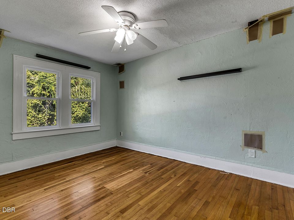 25th image of 688 Alcazar Ave