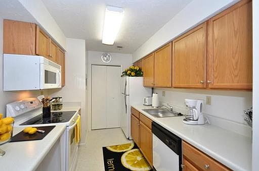 1st image of 6145 Country Club Dr