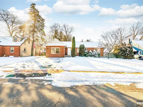 16 Cleveland St, Bergenfield, NJ 07621