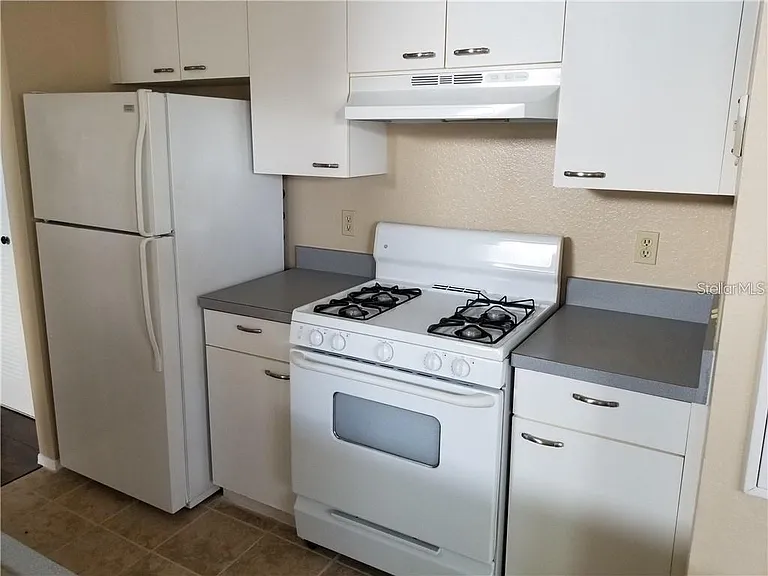 Columbia Arms Cir — Photo 9