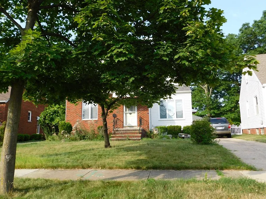 8616 Outlook Dr photo 1
